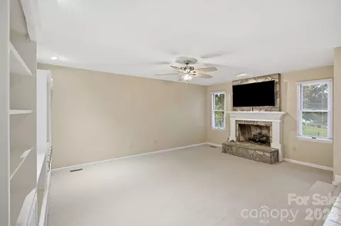 Living - 20118 Rainbow Cir, Cornelius, NC 28031 photo 3 of 6