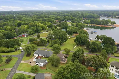 View/Area - 20118 Rainbow Cir, Cornelius, NC 28031 photo 2 of 3