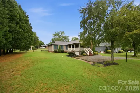 Exterior - 20118 Rainbow Cir, Cornelius, NC 28031 photo 4 of 10