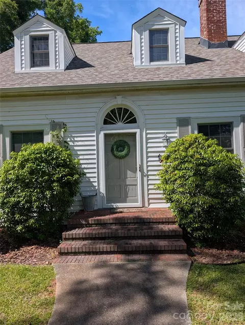 2 Hillcrest Dr, York, SC 29745