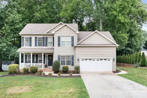 142 Valley Glen Dr, Troutman, NC 28166