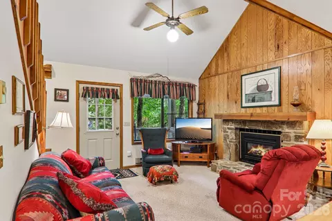 13 Lisa Ln, Maggie Valley, NC 28751