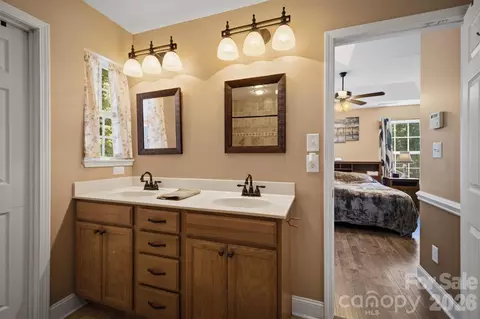 Bath - 802 White Oaks Cir, Monroe, NC 28112 photo 1 of 4