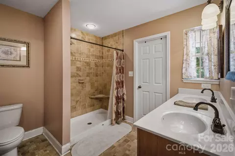 Bath - 802 White Oaks Cir, Monroe, NC 28112 photo 3 of 4