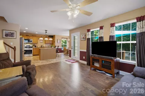 Living - 802 White Oaks Cir, Monroe, NC 28112 photo 1 of 2