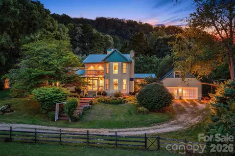 200 Black Hawk Trl, Waynesville, NC 28785