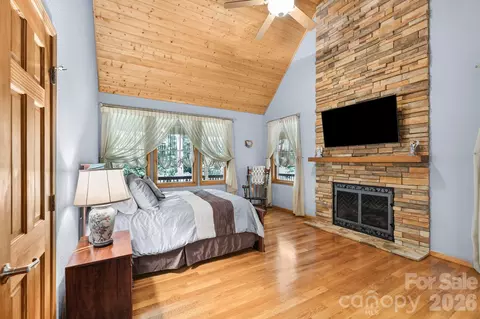Bedroom - 149 Oriole Rd, Brevard, NC 28712 photo 1 of 6
