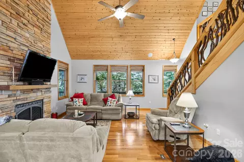 Living - 149 Oriole Rd, Brevard, NC 28712 photo 2 of 5