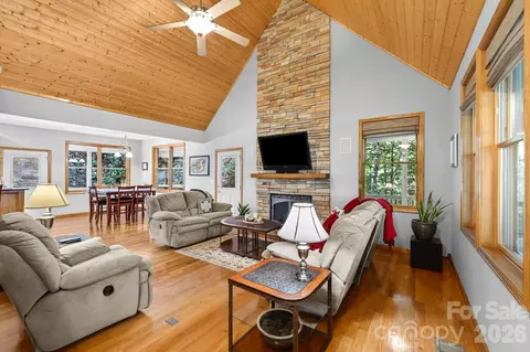 Living - 149 Oriole Rd, Brevard, NC 28712 photo 1 of 5