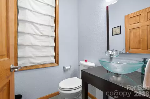 Bath - 149 Oriole Rd, Brevard, NC 28712 photo 3 of 6