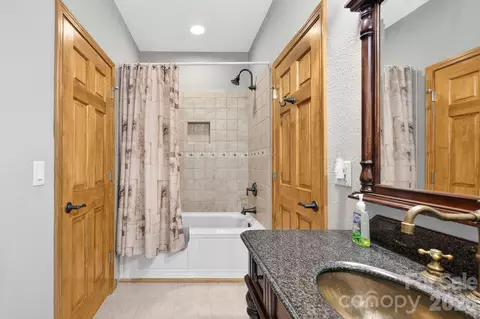 Bath - 149 Oriole Rd, Brevard, NC 28712 photo 5 of 6