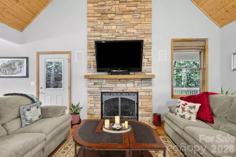 Living - 149 Oriole Rd, Brevard, NC 28712 photo 3 of 5