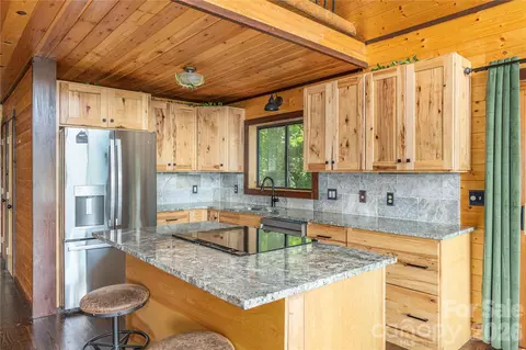 Kitchen - 171 Jade Dr, Clyde, NC 28721 photo 2 of 4