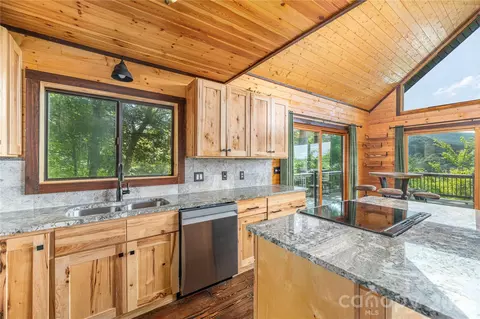 Kitchen - 171 Jade Dr, Clyde, NC 28721 photo 3 of 4