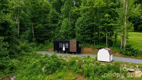 291 White Dogwood Ln, Bakersville, NC 28705