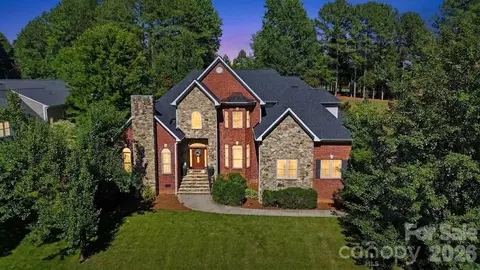 126 Whispering Cove Ct, Mooresville, NC 28117