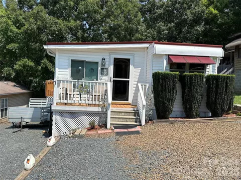 218 Cardinal Badin Shores Dr, New London, NC 28127