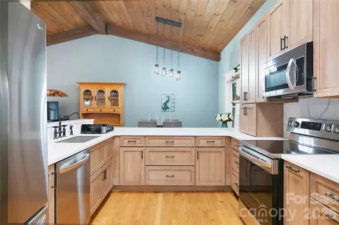 Kitchen - 2 Duya Ct, Brevard, NC 28712 photo 4 of 6
