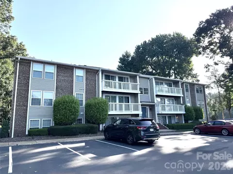 1645 Arlyn M Cir #M, Charlotte, NC 28213
