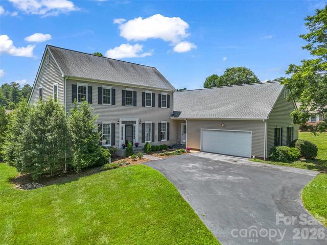 207 Sugar Hollow Rd, Hendersonville, NC 28739