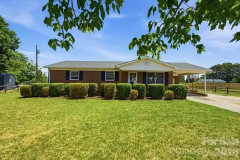 990 Colonial Dr, China Grove, NC 28023