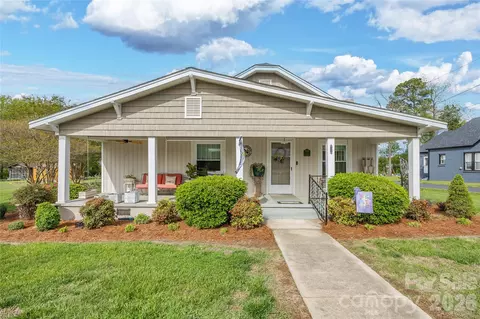 Exterior - 271 N Main St, Denton, NC 27239 photo 2 of 7