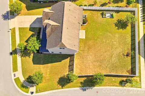 View/Area - 2017 Topaz Plz, Davidson, NC 28036 photo 2 of 4