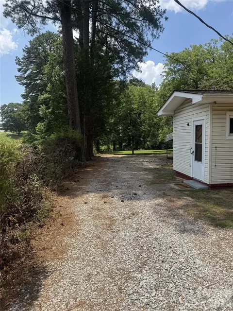 Exterior - 709 Sunset Dr, Salisbury, NC 28147 photo 3 of 6