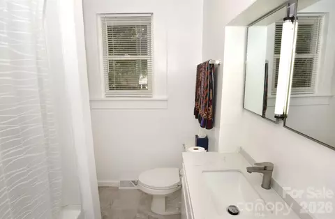 Bath - 709 Sunset Dr, Salisbury, NC 28147 photo 4 of 5
