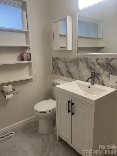 Bath - 709 Sunset Dr, Salisbury, NC 28147 photo 2 of 5
