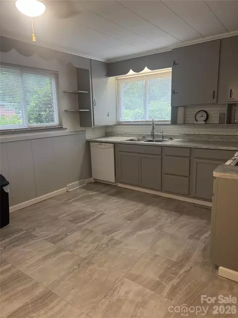 Kitchen - 709 Sunset Dr, Salisbury, NC 28147 photo 3 of 4