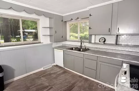 Kitchen - 709 Sunset Dr, Salisbury, NC 28147 photo 2 of 4
