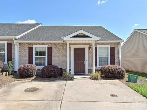 2013 Pin Oak Pl, Cramerton, NC 28032