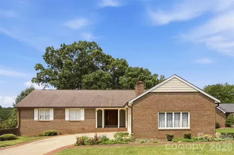 3721 9th Street Ne Dr NE, Hickory, NC 28601