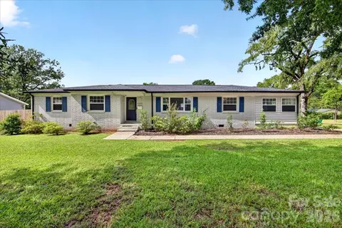 8000 Lawyers Rd, Charlotte, NC 28227
