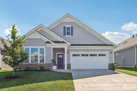 505 Fox Cove Rd, Hendersonville, NC 28792