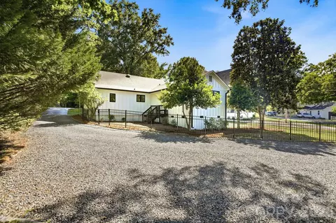 Exterior - 711 Concord Rd, Davidson, NC 28036 photo 5 of 7