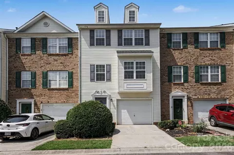 308 Langhorne Dr, Mount Holly, NC 28120