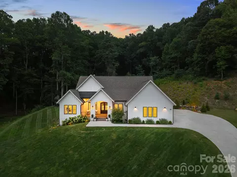 30 Bridgeway Dr, Candler, NC 28715