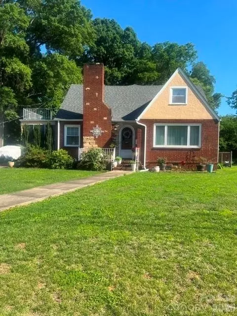 1017 Druid Cir, Charlotte, NC 28206