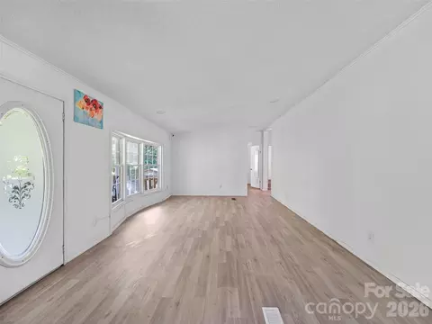 Living - 59 Sprinkle Dr, Spruce Pine, NC 28777 photo 2 of 5