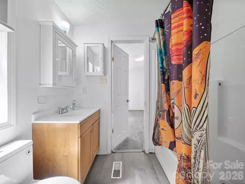 Bath - 59 Sprinkle Dr, Spruce Pine, NC 28777 photo 5 of 6