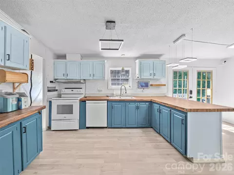 Kitchen - 59 Sprinkle Dr, Spruce Pine, NC 28777 photo 1 of 3