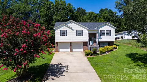202 Raintree Ln, Morganton, NC 28655