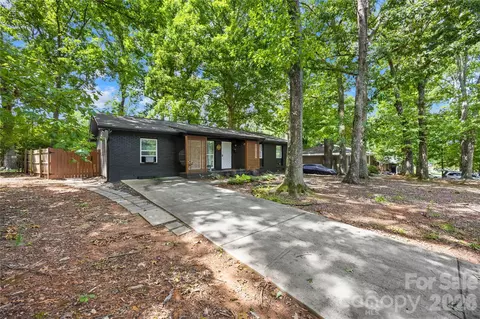 4508 Ivanhoe Pl, Charlotte, NC 28205