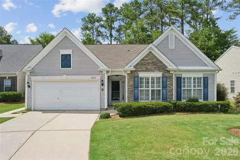 8426 Heron Glen Dr, Charlotte, NC 28269