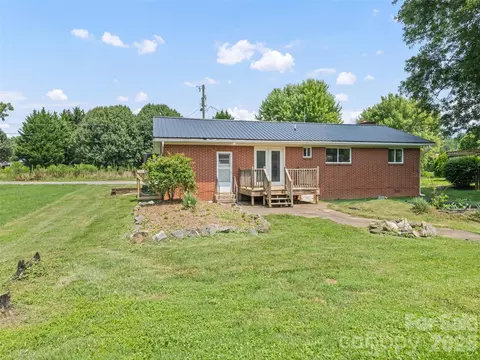 Exterior - 70 Levi St, Clyde, NC 28721 photo 2 of 2
