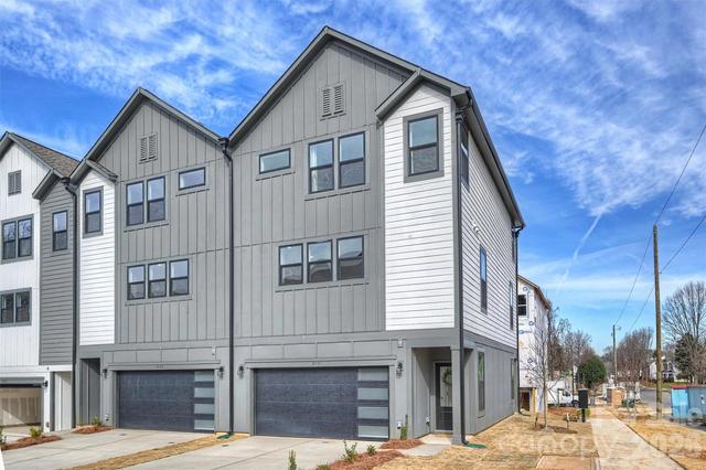 8031 Sansom Dr, Charlotte, NC 28213
