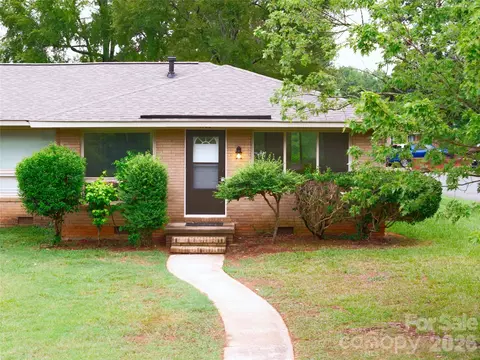 4900 Malibu Dr, Charlotte, NC 28215
