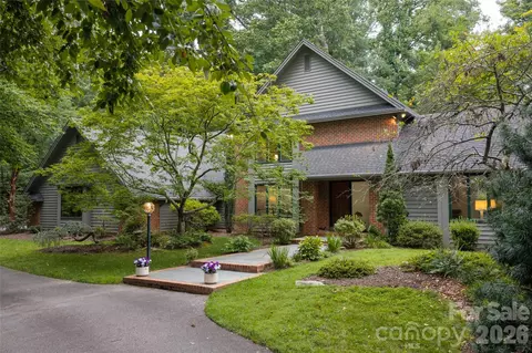 12 Stuyvesant Cres, Asheville, NC 28803